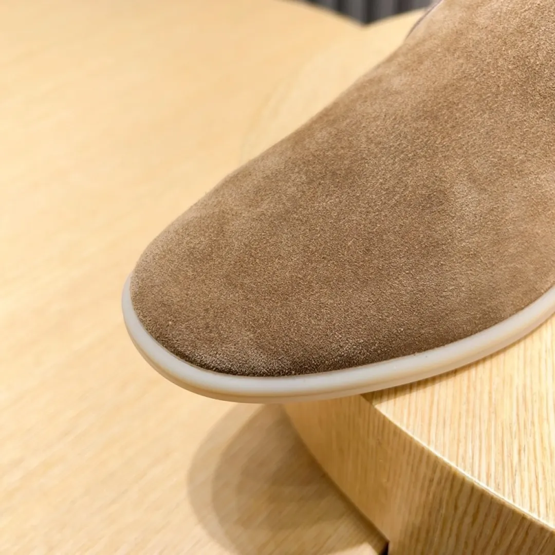 Men's shoes 400💰[loro piana] 2025 new moccasins, popular casual sneakers for street men. The shoes are made of first-layer suede leather uppers with rubber soles, a classic. The complex craftsmanship and meticulous structure make the shoes light and soft, allowing you to walk comfortably and freely. Perfect for summer wear. Yardage: 38-45.
